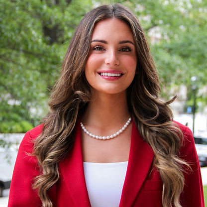 Bella Kenhan - Communications (Pre-Law)