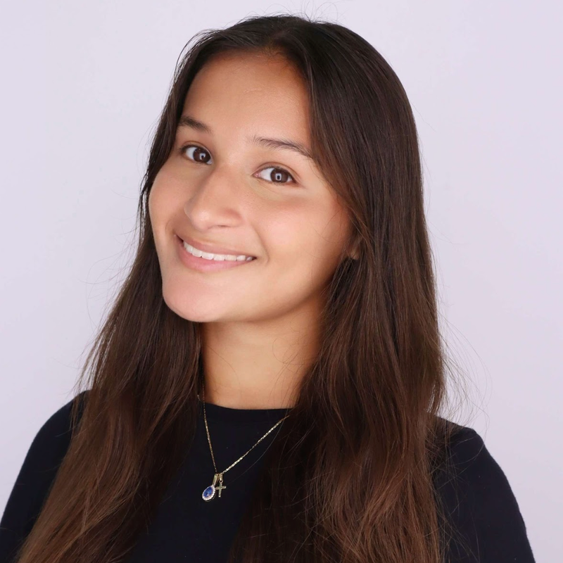 Mariana Bernal - Business Management